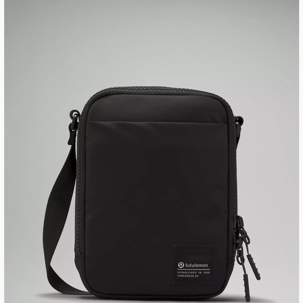 Lululemon easy access crossbody 1.5L